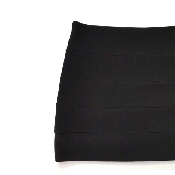 LOVE CULTURE | BLACK STRETCH BANDAGE MINI SKIRT - Picture 2 of 7